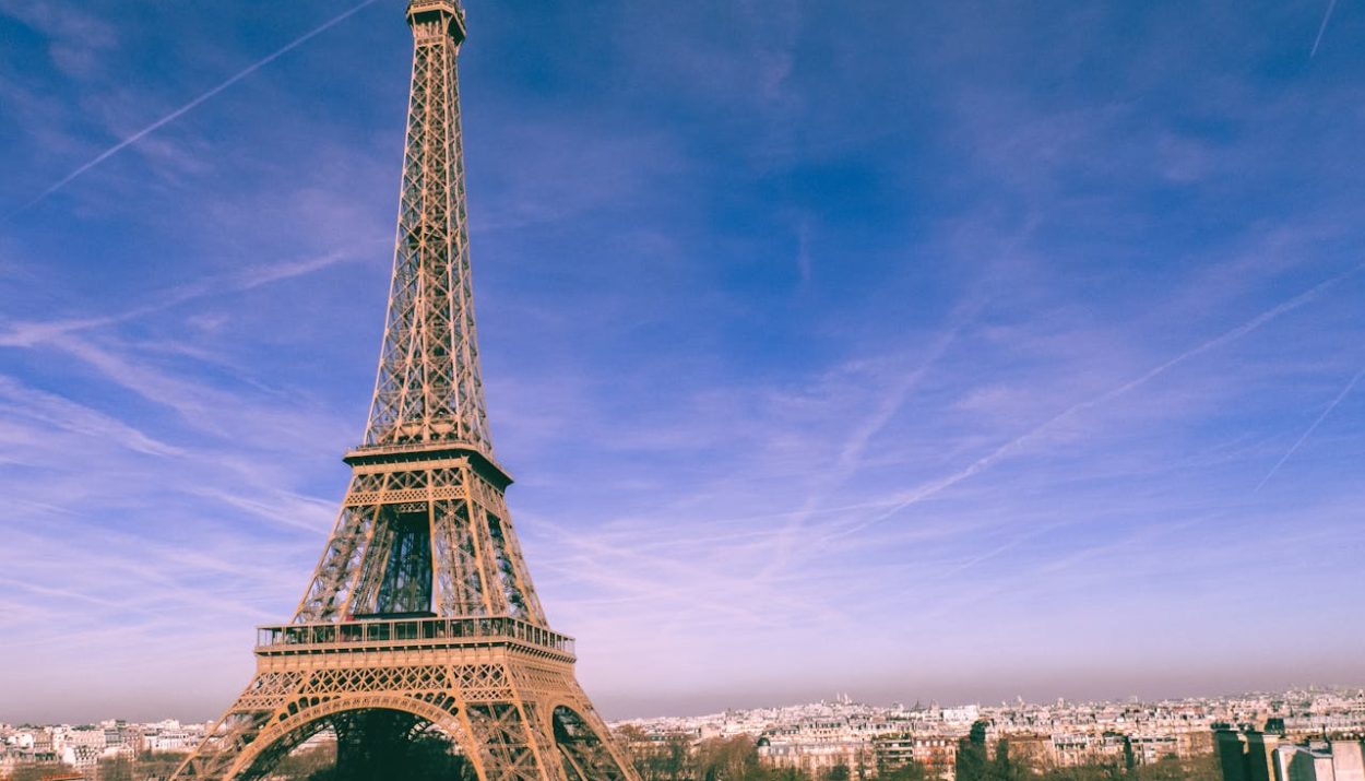 Foto de Mart LMJ: https://www.pexels.com/es-es/foto/fotografia-de-la-torre-eiffel-2563984/