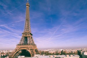 Foto de Mart LMJ: https://www.pexels.com/es-es/foto/fotografia-de-la-torre-eiffel-2563984/