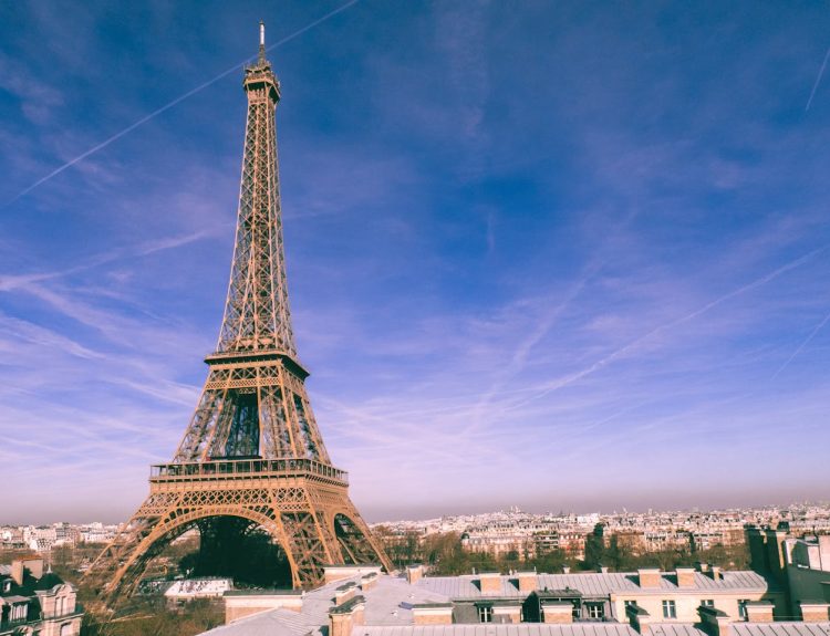 Foto de Mart LMJ: https://www.pexels.com/es-es/foto/fotografia-de-la-torre-eiffel-2563984/